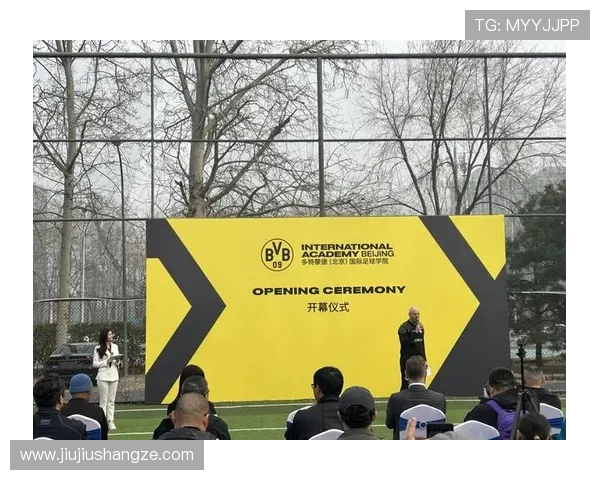 多特蒙德东亚主管携吉祥物艾玛助力常州队,青训合作再谱新篇(1) 多特蒙德东亚主管携吉祥物艾玛助力常州队,青训合作再谱新篇(1)